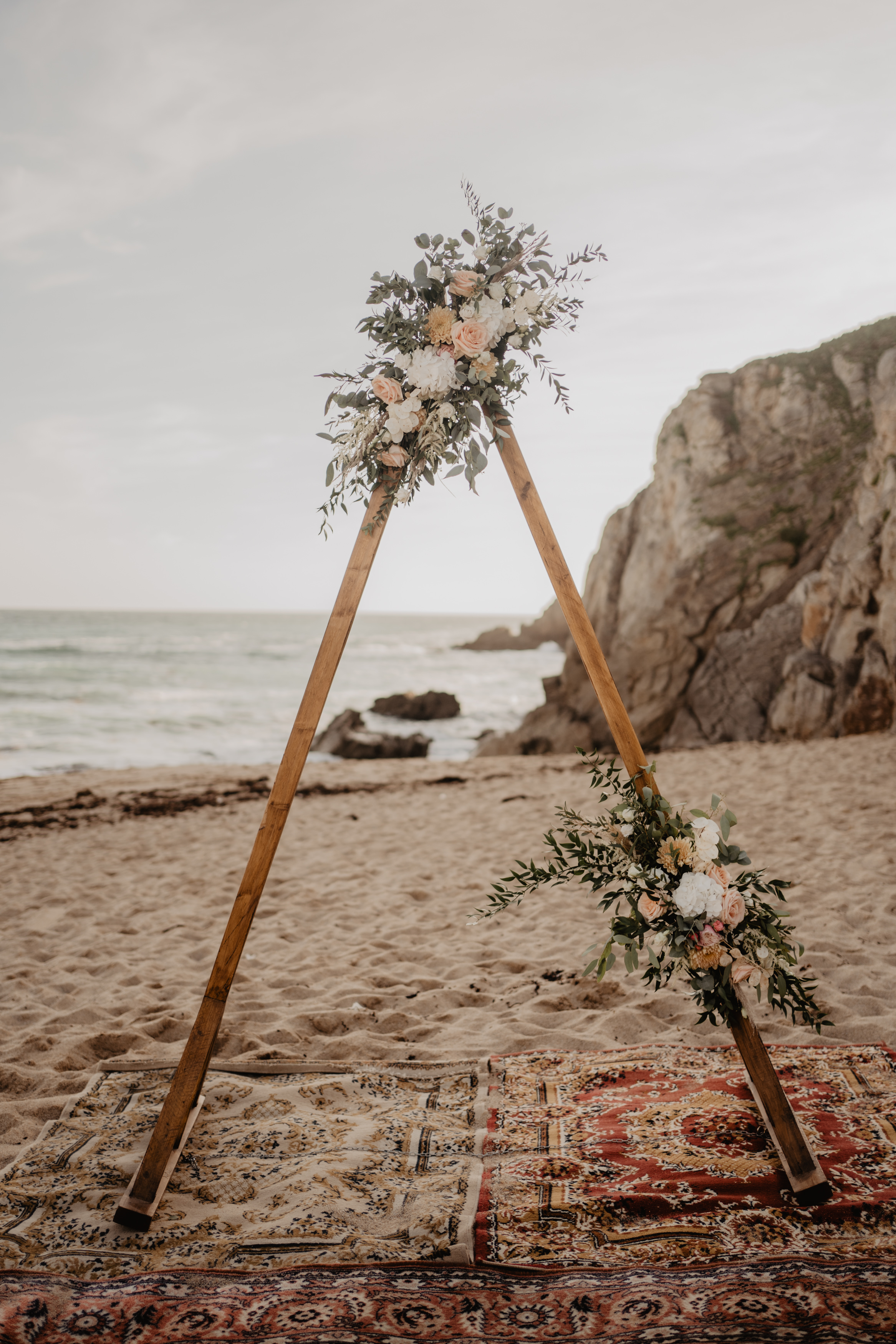 Arche de Mariage sur la Plage : Fleur et Décoration de Cérémonie Laïque !