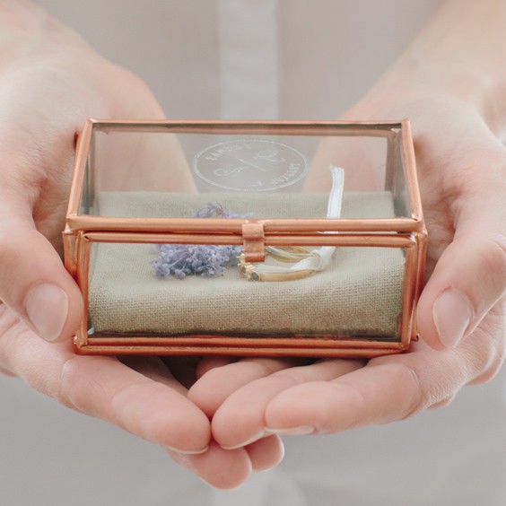 boite à alliances en verre et cuivre gravée