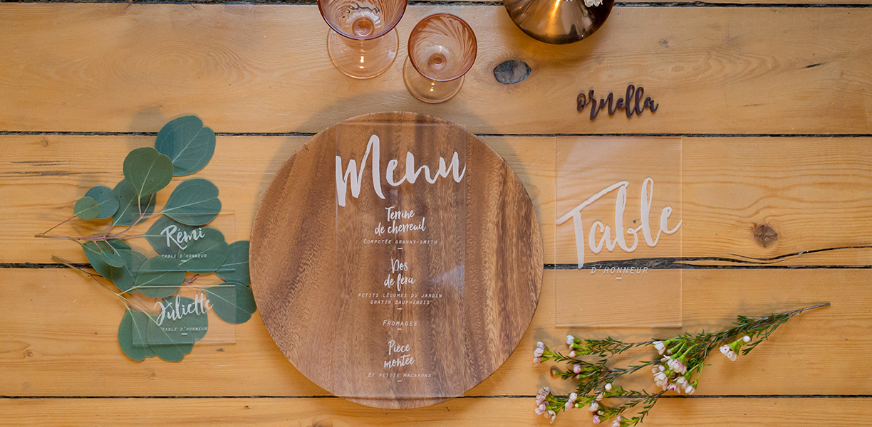 menu, numéro de table et marque-place transparent en plexi